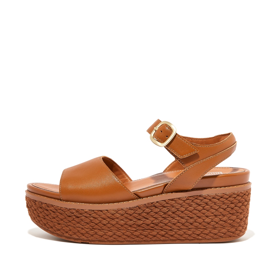 Fitflop Eloise Espadrille صندل إسفين من الجلد وحزام خلفي من الجلد باللون البني الفاتح