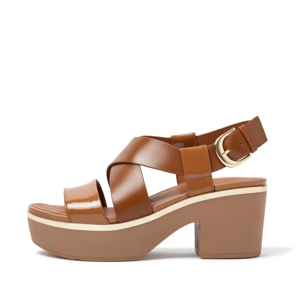 صندل بنعل سميك بنعل سميك وحزام خلفي من Fitflop Pilar بلون بني فاتح